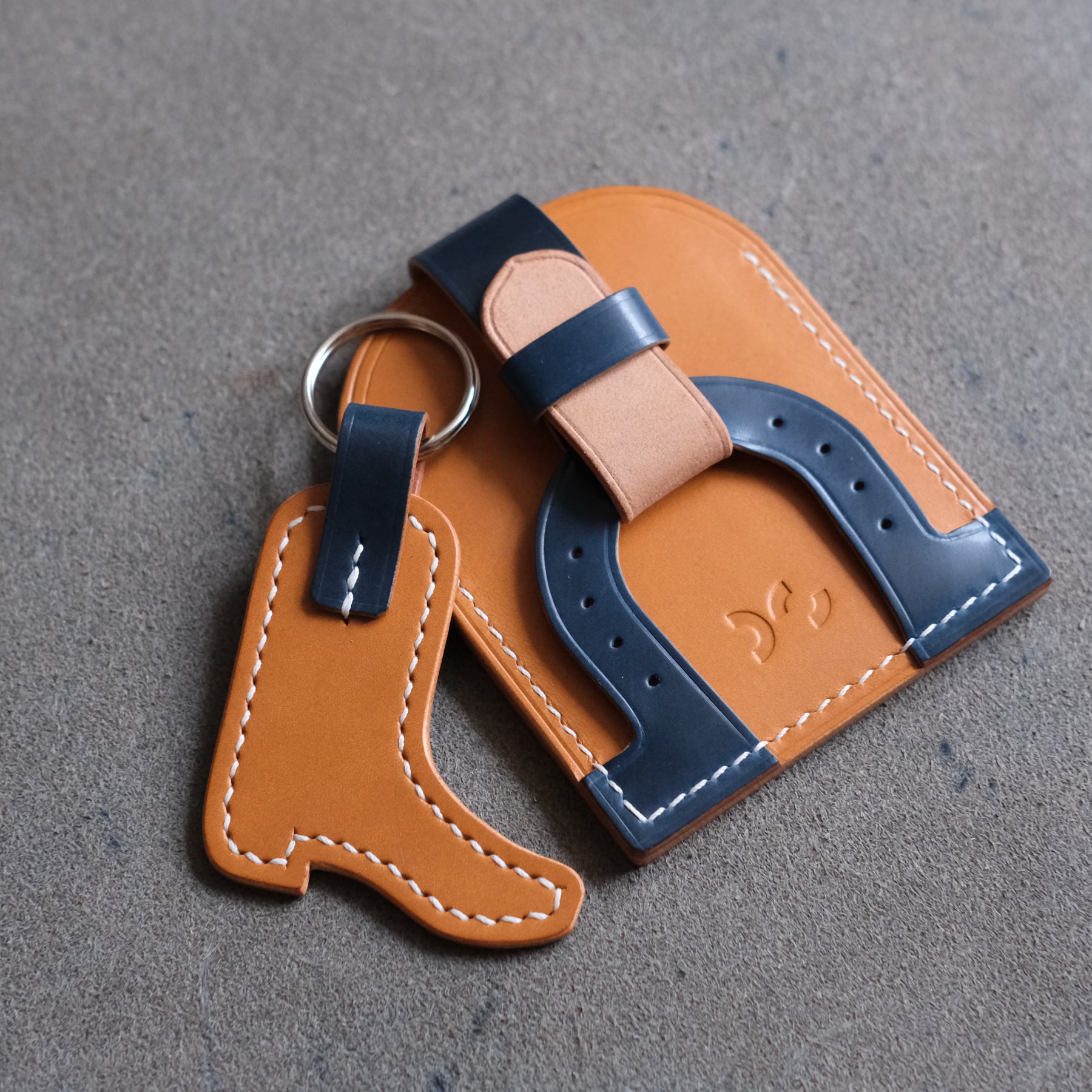 Cowboy wallet with chain clearance